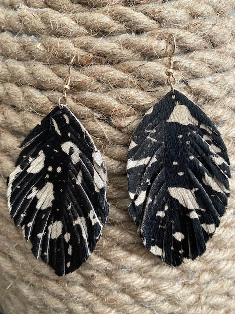 Like an Animal Earrings - Black